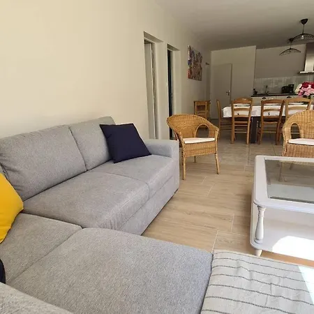 Semesterbostad Le Puy Martineau Piscine Privee Interieure Chauffee Terrain Arbore A 10 Min Du Puy Du Fo