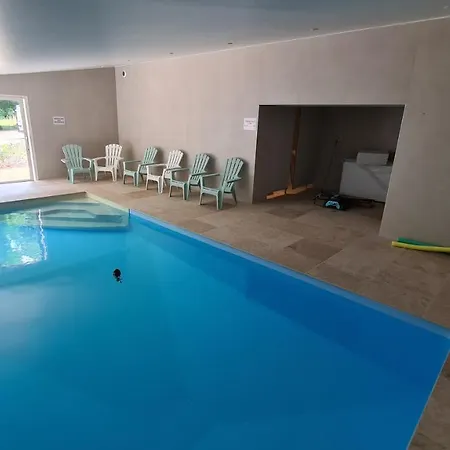 Le Puy Martineau Piscine Privee Interieure Chauffee Terrain Arbore A 10 Min Du Puy Du Fo Tatil Evi
