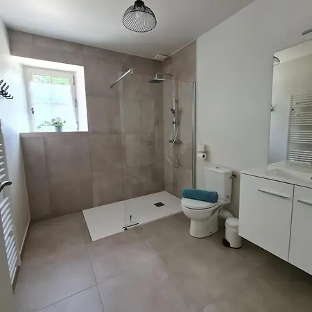 Le Puy Martineau Piscine Privee Interieure Chauffee Terrain Arbore A 10 Min Du Puy Du Fo Tatil Evi