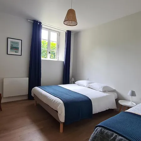 Tatil Evi Le Puy Martineau Piscine Privee Interieure Chauffee Terrain Arbore A 10 Min Du Puy Du Fo