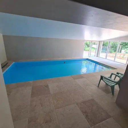 Tatil Evi Le Puy Martineau Piscine Privee Interieure Chauffee Terrain Arbore A 10 Min Du Puy Du Fo Saint-Mars-la-Réorthe