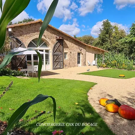 Le Puy Martineau Piscine Privee Interieure Chauffee Terrain Arbore A 10 Min Du Puy Du Fo Tatil Evi