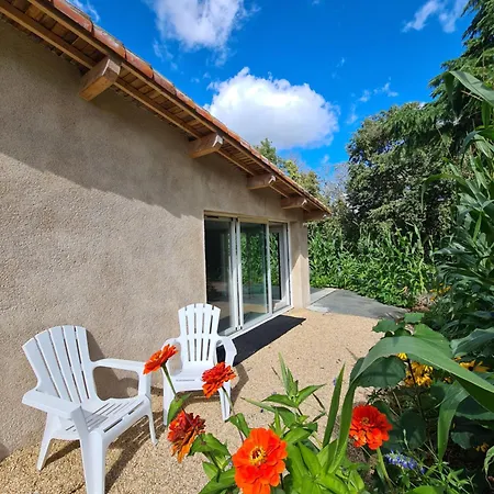 Tatil Evi Le Puy Martineau Piscine Privee Interieure Chauffee Terrain Arbore A 10 Min Du Puy Du Fo