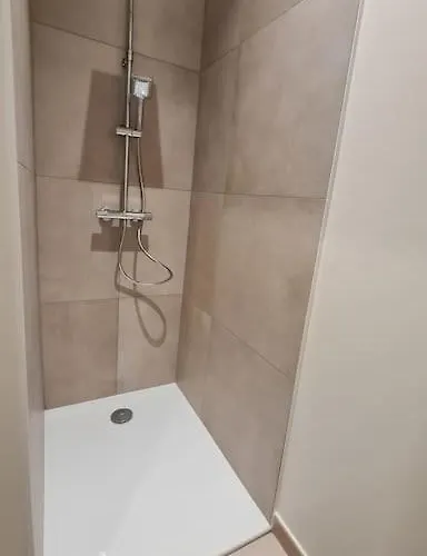 Le Puy Martineau Piscine Privee Interieure Chauffee Terrain Arbore A 10 Min Du Puy Du Fo בית נופש