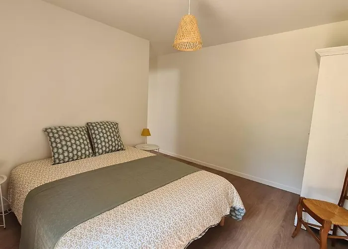 Le Puy Martineau Piscine Privee Interieure Chauffee Terrain Arbore A 10 Min Du Puy Du Fo בית נופש