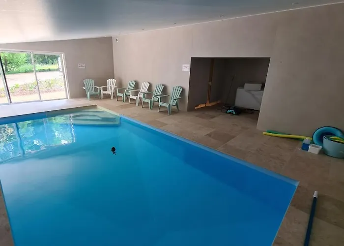 Le Puy Martineau Piscine Privee Interieure Chauffee Terrain Arbore A 10 Min Du Puy Du Fo בית נופש