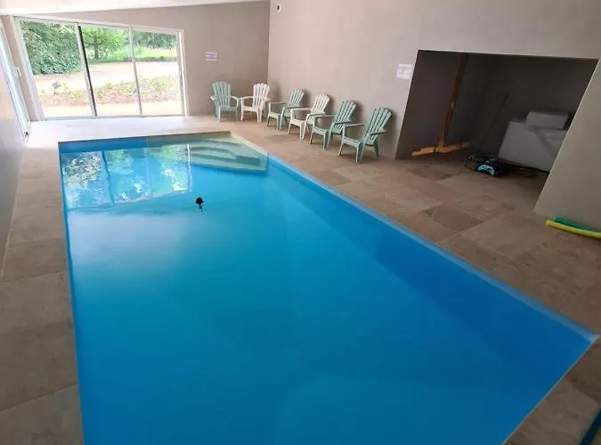 Le Puy Martineau Piscine Privee Interieure Chauffee Terrain Arbore A 10 Min Du Puy Du Fo בית נופש