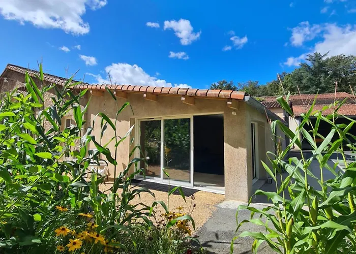 Le Puy Martineau Piscine Privee Interieure Chauffee Terrain Arbore A 10 Min Du Puy Du Fo בית נופש *