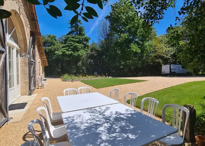 Le Puy Martineau Piscine Privee Interieure Chauffee Terrain Arbore A 10 Min Du Puy Du Fo